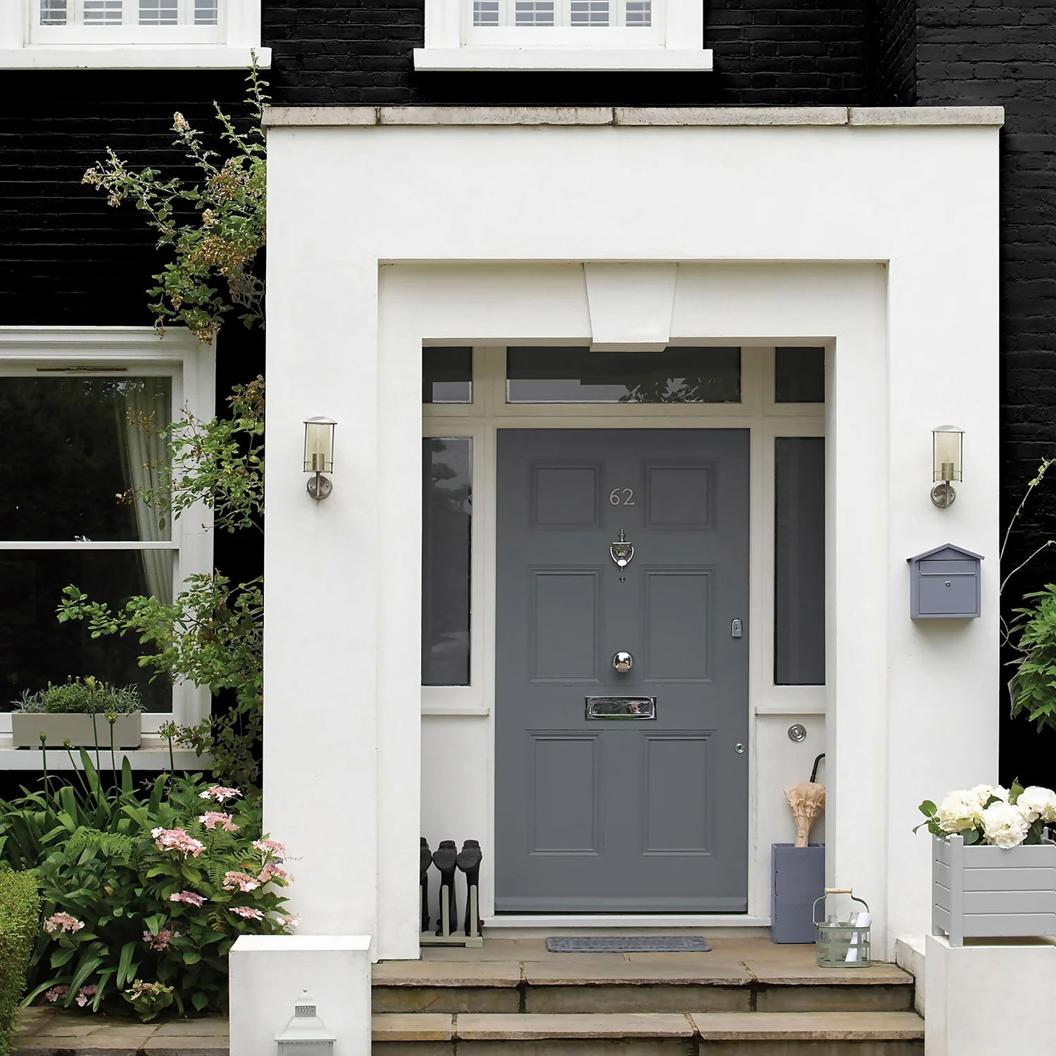 Sandtex® Ultra Smooth Masonry Paint Black - 5L 5 Sandtex® Ultra Smooth Masonry Paint Black - 5L - Image 5