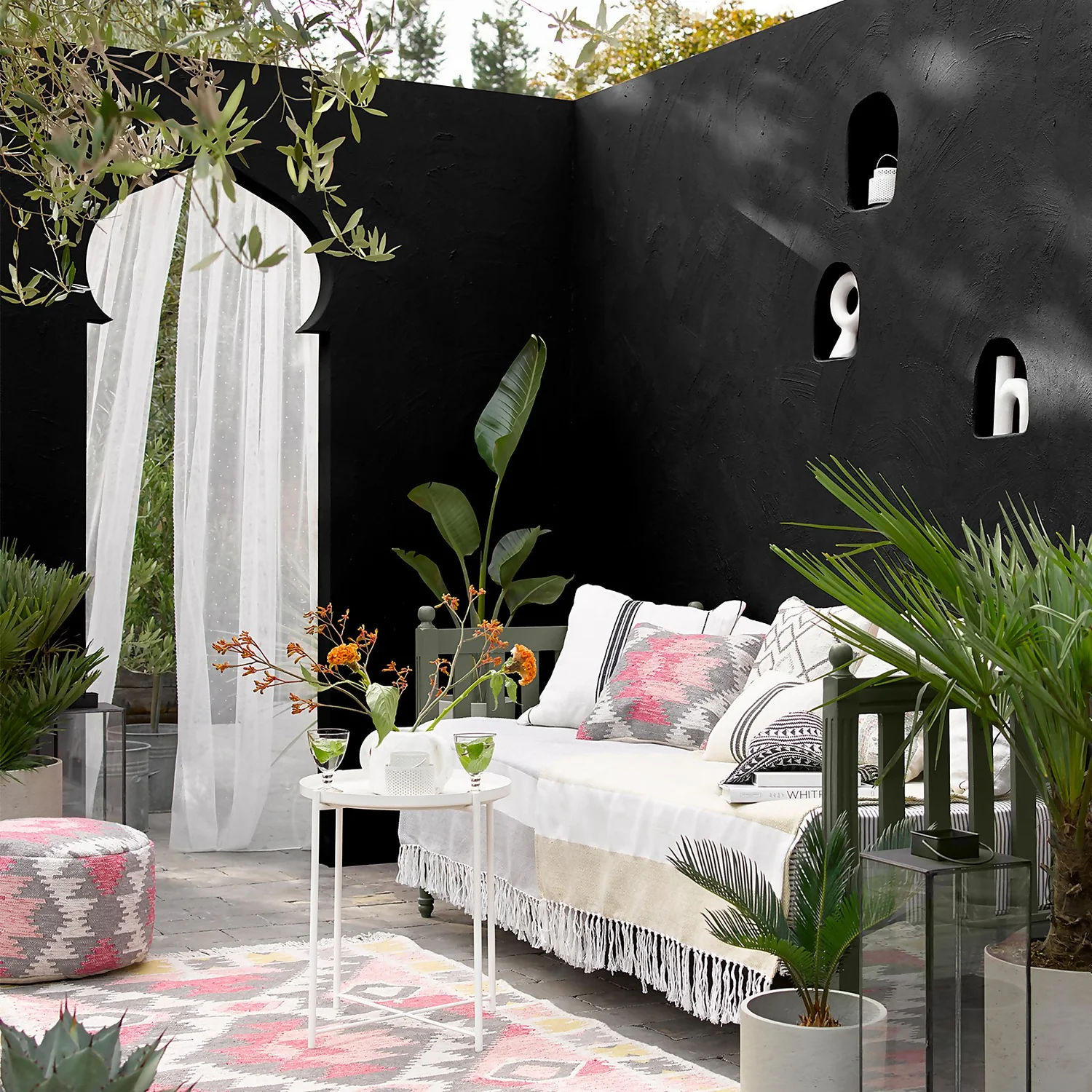 Sandtex® Ultra Smooth Masonry Paint Black - 5L 3 Sandtex® Ultra Smooth Masonry Paint Black - 5L - Image 3