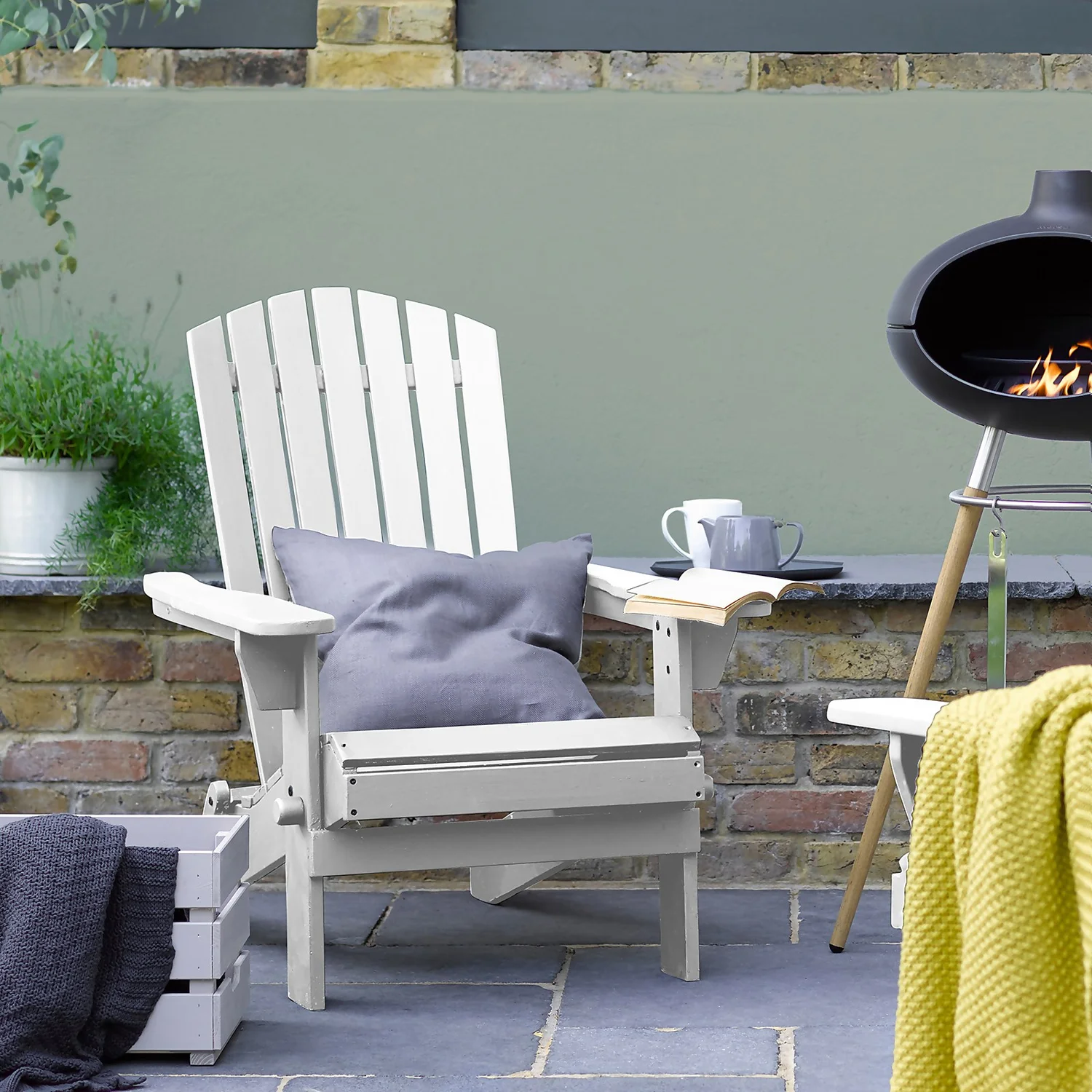 Sandtex® Exterior One Coat Satin Paint Pure Brilliant White - 2.5L 4 Sandtex® Exterior One Coat Satin Paint Pure Brilliant White - 2.5L - Image 4