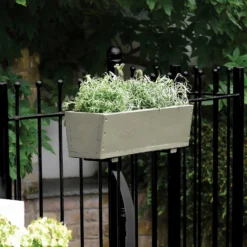 Sandtex® Exterior 10 Year Gloss Paint Charcoal Black - 2.5L -Perfect Paints Shop 12837857 1684872087518337