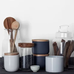 Crown Easyclean Kitchen Paint Brilliant White 2.5L -Perfect Paints Shop 12886955 7184853416190028